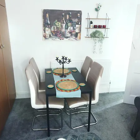 Service Accommodation 2 Bed Room Apartment In Newport South Wales Near Celtic Manor Icc Wales Exterior photo