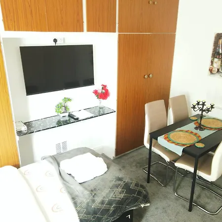 Service Accommodation 2 Bed Room Apartment In Newport South Wales Near Celtic Manor Icc Wales Exterior photo