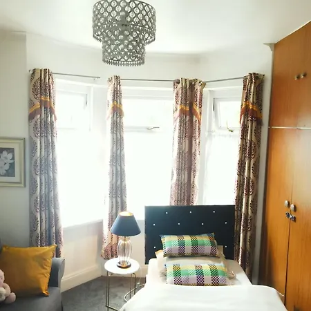 Service Accommodation 2 Bed Room Apartment In Newport South Wales Near Celtic Manor Icc Wales Exterior photo