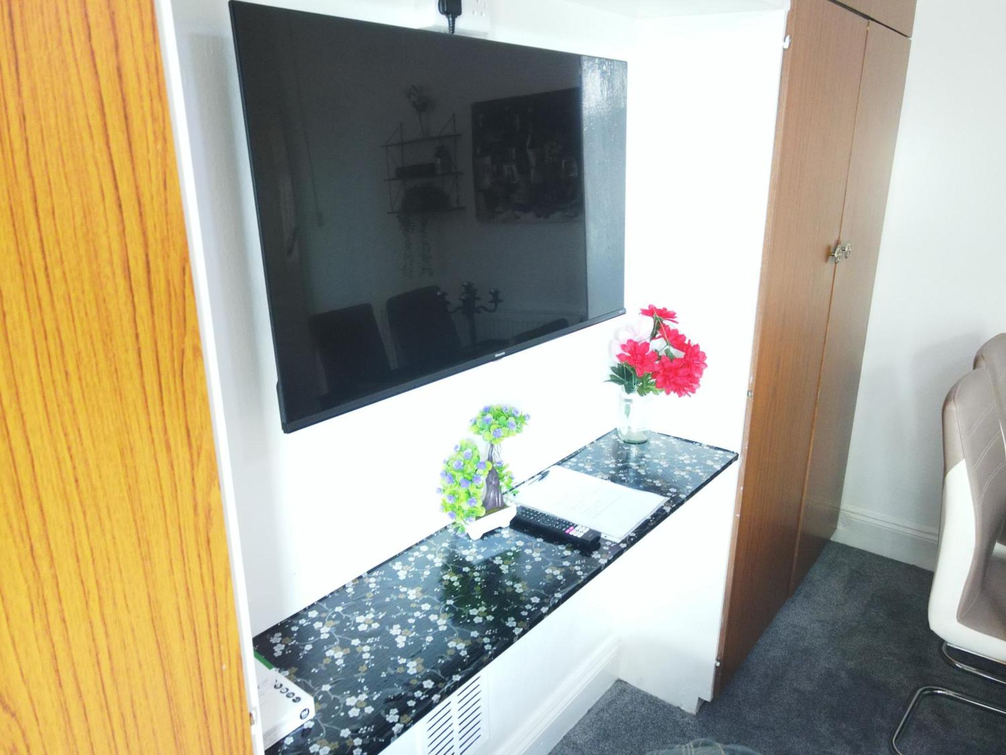 Service 2 Bed In South Wales Near Celtic Manor Icc Wales Apartment Newport (Gwent)