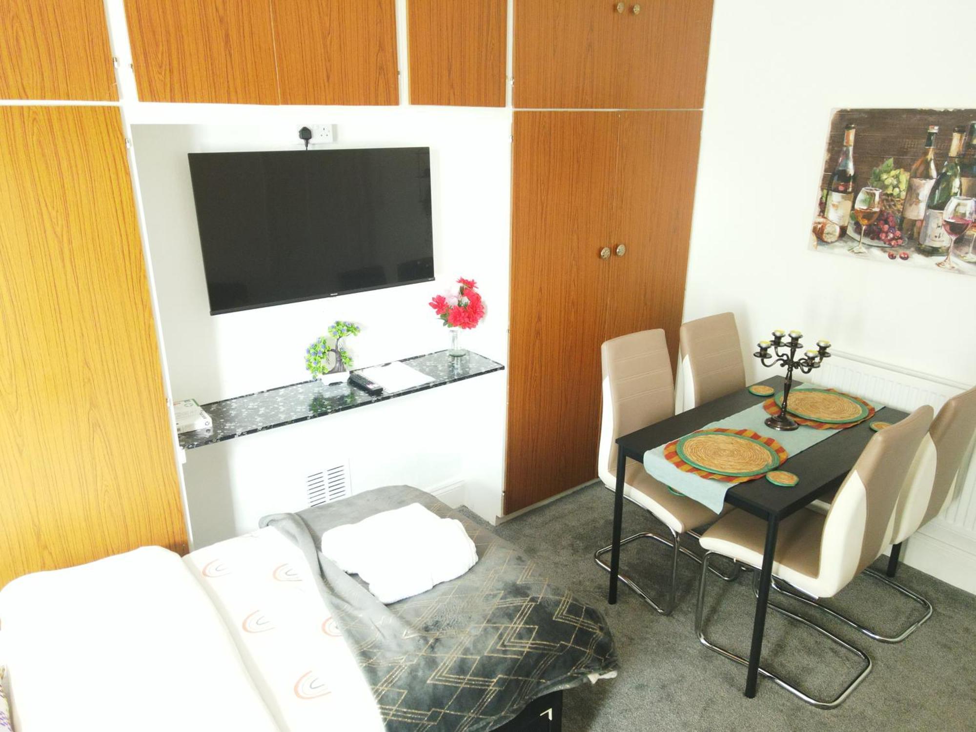 Service 2 Bed In South Wales Near Celtic Manor Icc Wales
