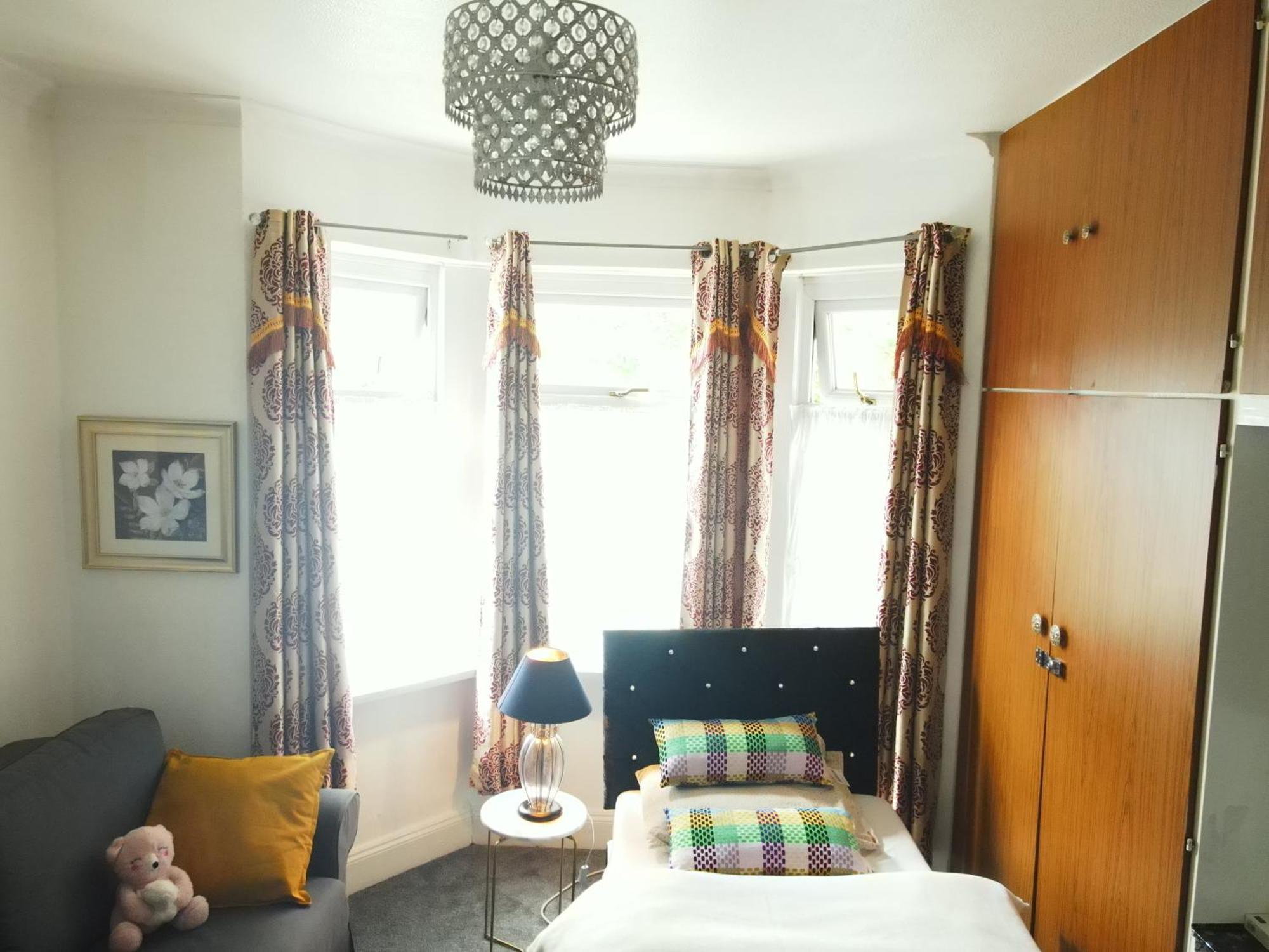 Service 2 Bed In South Wales Near Celtic Manor Icc Wales Newport (Gwent)